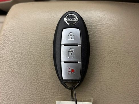 Used 2016 Nissan Rogue SV FWD image 32