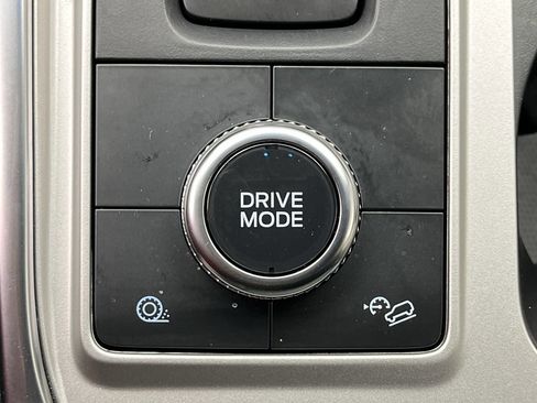 Certified 2022 Ford Explorer XLT w/ Equipment Group 202A AWD/4WD image 19