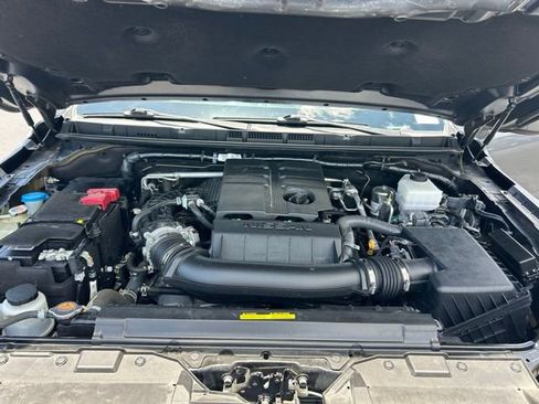 Used 2024 Nissan Frontier SV w/ SV Convenience Package RWD image 11