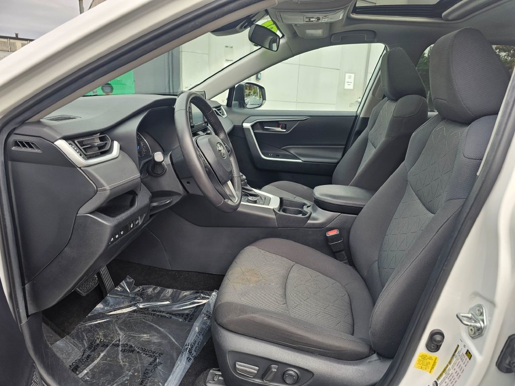 Used 2021 Toyota RAV4 XLE w/ Convenience Package AWD/4WD image 19