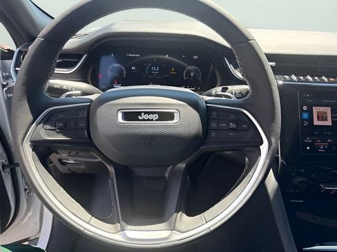 Used 2023 Jeep Grand Cherokee L Altitude AWD/4WD image 18