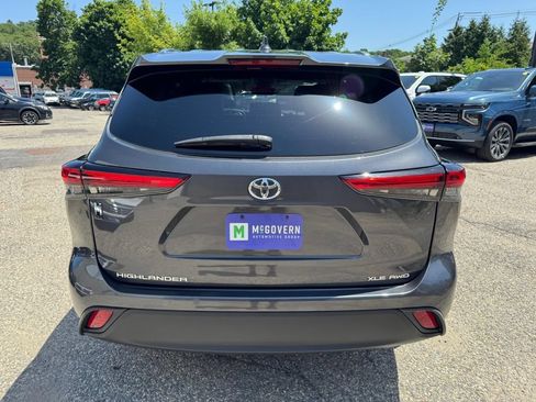 Used 2021 Toyota Highlander XLE AWD/4WD image 5
