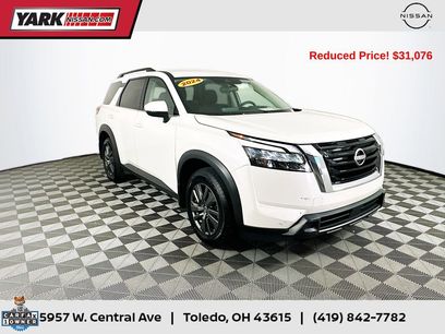 Used 2024 Nissan Pathfinder SV