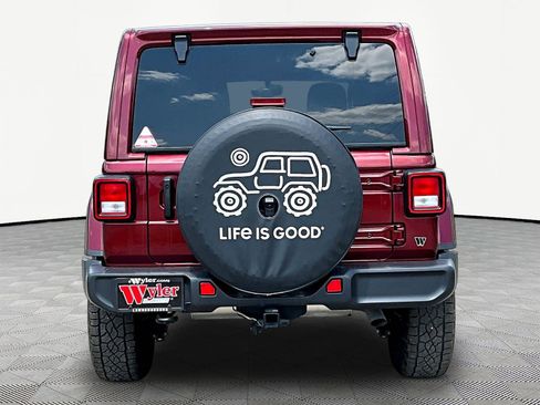 Used 2022 Jeep Wrangler Unlimited Sahara AWD/4WD image 5