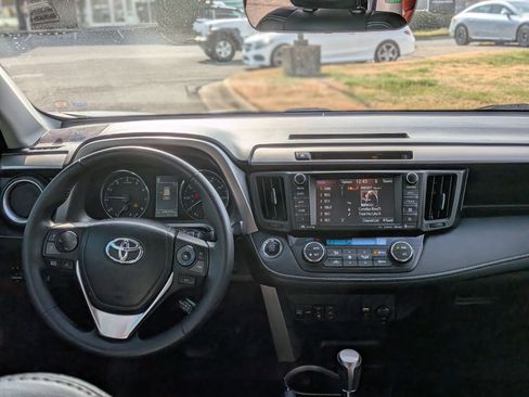 Used 2016 Toyota RAV4 Limited image 29