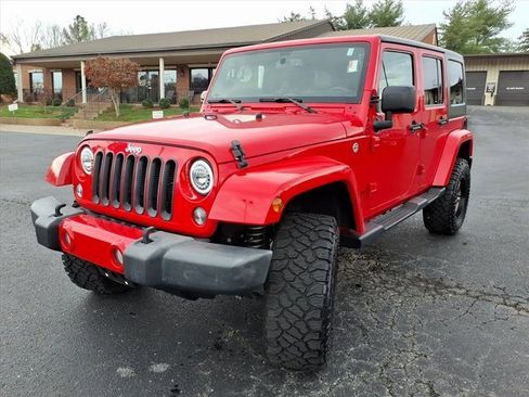 Used 2016 Jeep Wrangler Unlimited Sahara w/ Connectivity Group image 16