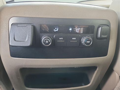 Used 2015 Chevrolet Suburban LT RWD image 19
