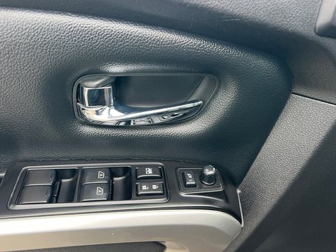 Used 2017 Nissan Titan SL AWD/4WD image 12