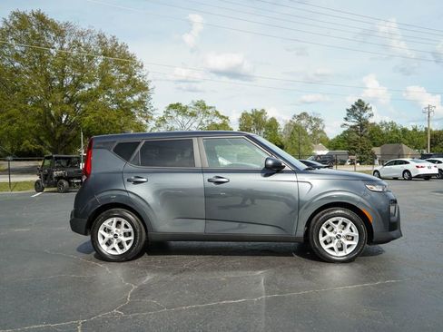 Used 2022 Kia Soul LX w/ Technology Package image 2