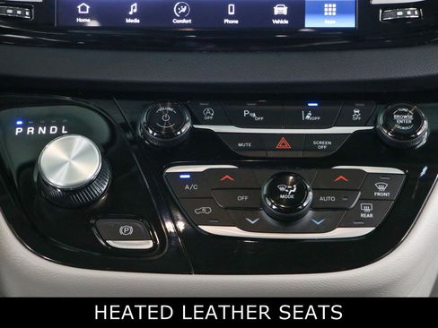 Used 2024 Chrysler Pacifica Touring-L FWD image 19