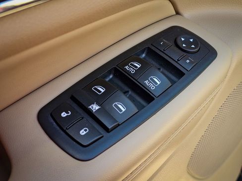 Used 2017 Jeep Grand Cherokee Limited image 11