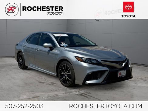 Used 2023 Toyota Camry SE FWD image 1
