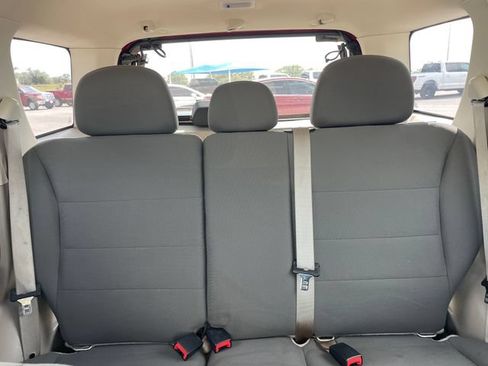 Used 2011 Ford Escape XLS w/ 101A Rapid Spec Order Code FWD image 15