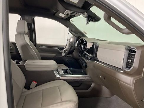 Used 2025 Chevrolet Silverado 2500 LTZ w/ LTZ Convenience Package image 32