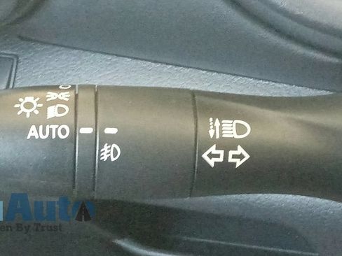 Used 2019 Nissan Kicks SR w/ SR Premium Package FWD image 32