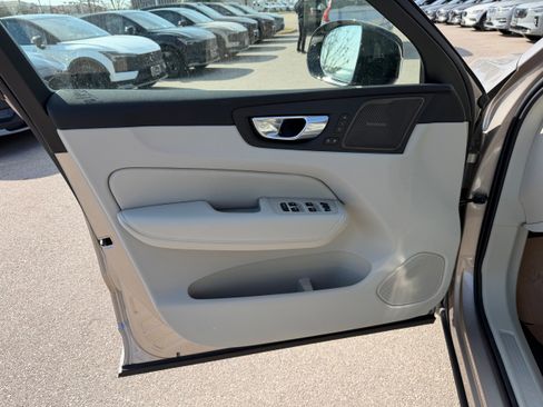 New 2026 Volvo XC60 T8 Ultra w/ Protection Package Premier image 17