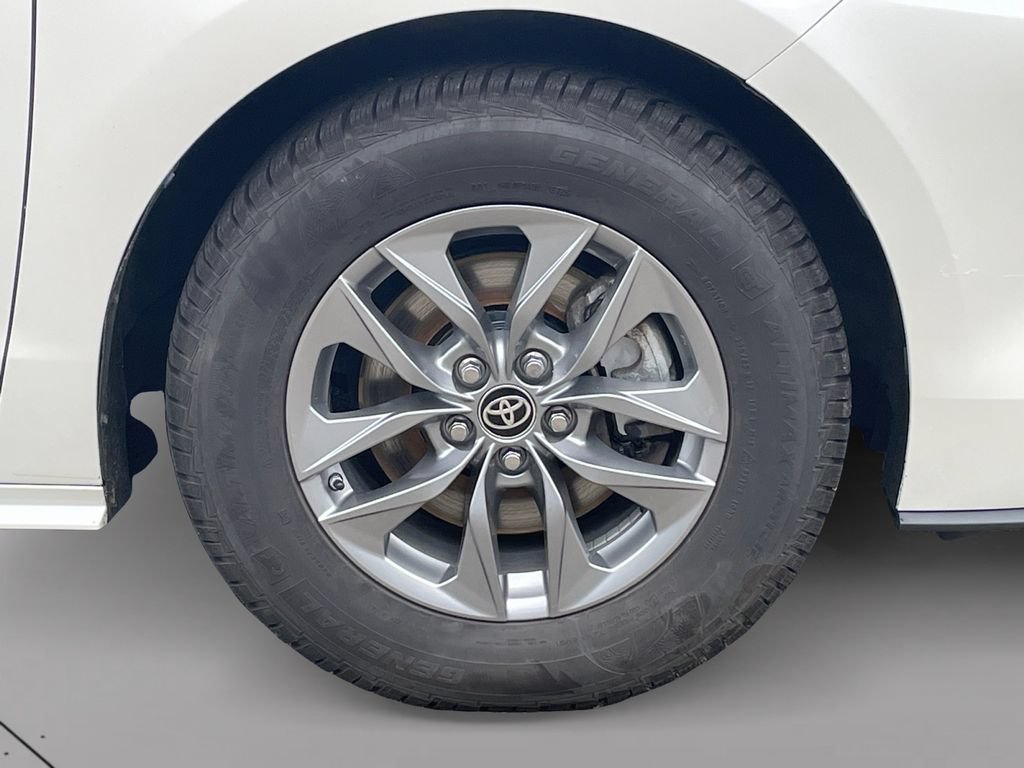 Used 2021 Toyota Sienna XLE w/ XLE Plus Package FWD image 9