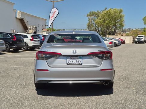 Used 2023 Honda Civic Sport image 4