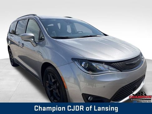 Used 2020 Chrysler Pacifica Touring-L w/ Advanced Safetytec Group FWD image 8