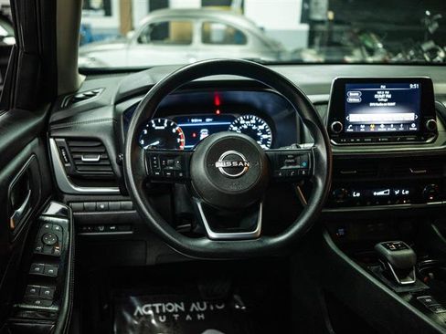 Used 2024 Nissan Rogue SV FWD image 16