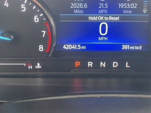 Used 2022 Ford Explorer XLT w/ Equipment Group 202A AWD/4WD image 10