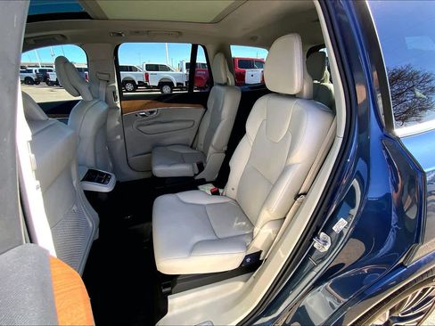 Used 2022 Volvo XC90 T6 Momentum w/ Advanced Package image 21