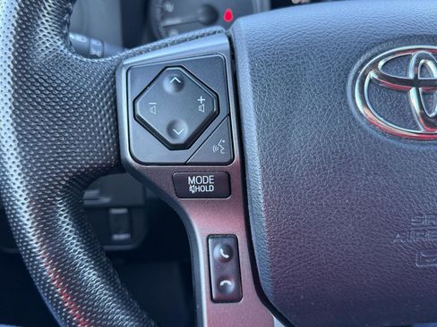 Used 2016 Toyota Tacoma TRD Sport image 34