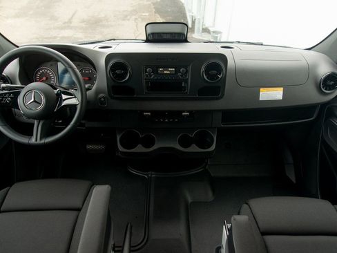 Used 2025 Mercedes-Benz Sprinter 2500 image 35