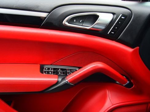 Used 2016 Porsche Cayenne image 12