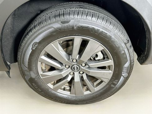 Used 2025 Nissan Pathfinder SV FWD image 11