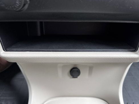 Used 2015 Toyota Sienna XLE 8 Passenger 4dr Mini Van image 11