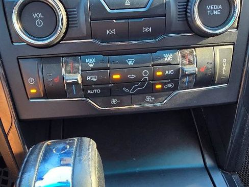 Used 2016 Ford Explorer XLT w/ Equipment Group 202A FWD image 28