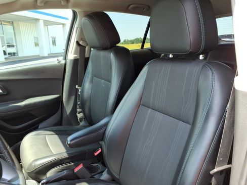 Used 2016 Chevrolet Trax LT w/ LT Convenience Package FWD image 18