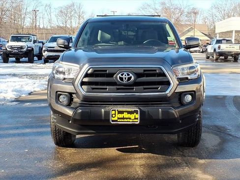 Used 2016 Toyota Tacoma SR5 w/ SR5 Appearance Package (SN) image 2