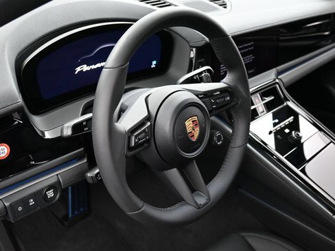 Certified 2025 Porsche Panamera 4 AWD/4WD image 17