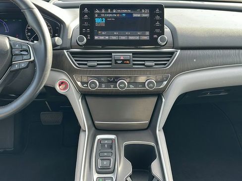 Used 2018 Honda Accord Touring image 11