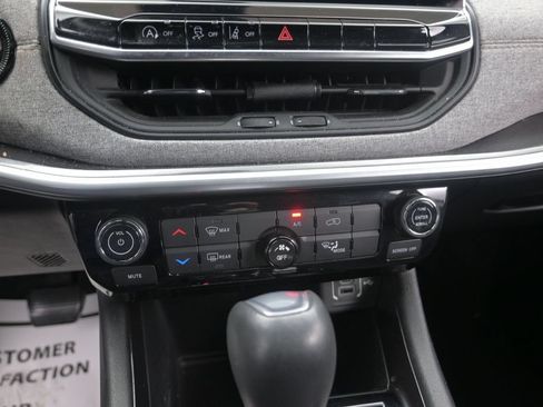 Used 2024 Jeep Compass Latitude AWD/4WD image 14