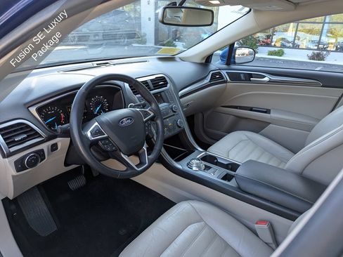 Used 2017 Ford Fusion SE AWD/4WD image 3
