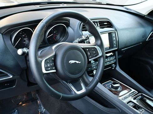 Used 2018 Jaguar F-PACE Prestige image 39