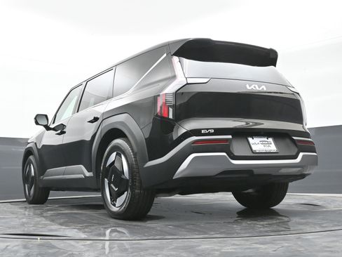 Used 2024 Kia EV9 Light RWD image 39