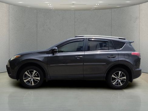 Used 2018 Toyota RAV4 XLE FWD image 9