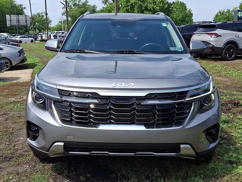 Certified 2025 Kia Seltos EX FWD image 2
