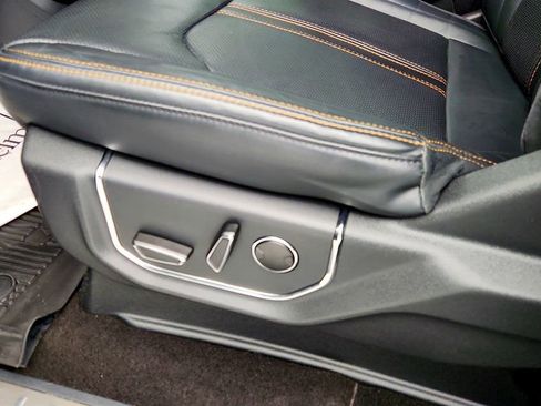 Used 2023 Ford Expedition Platinum image 12