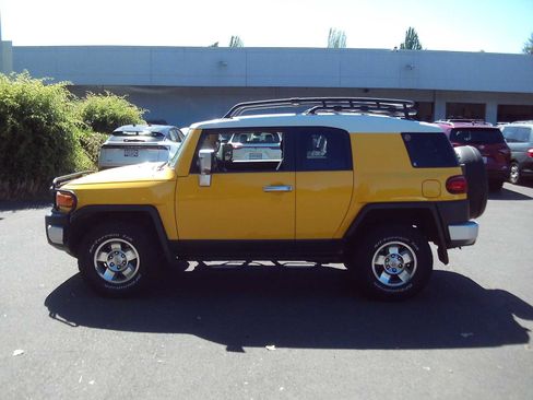 Used 2008 Toyota FJ Cruiser 4WD image 2