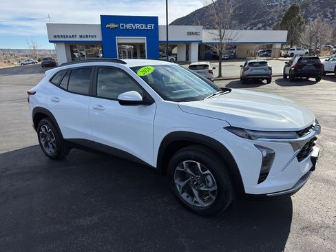 New 2026 Chevrolet Trax LT FWD image 1