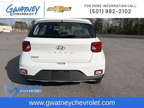 Used 2021 Hyundai Venue SE image 6