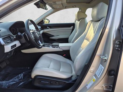 Used 2018 Honda Accord Touring image 16