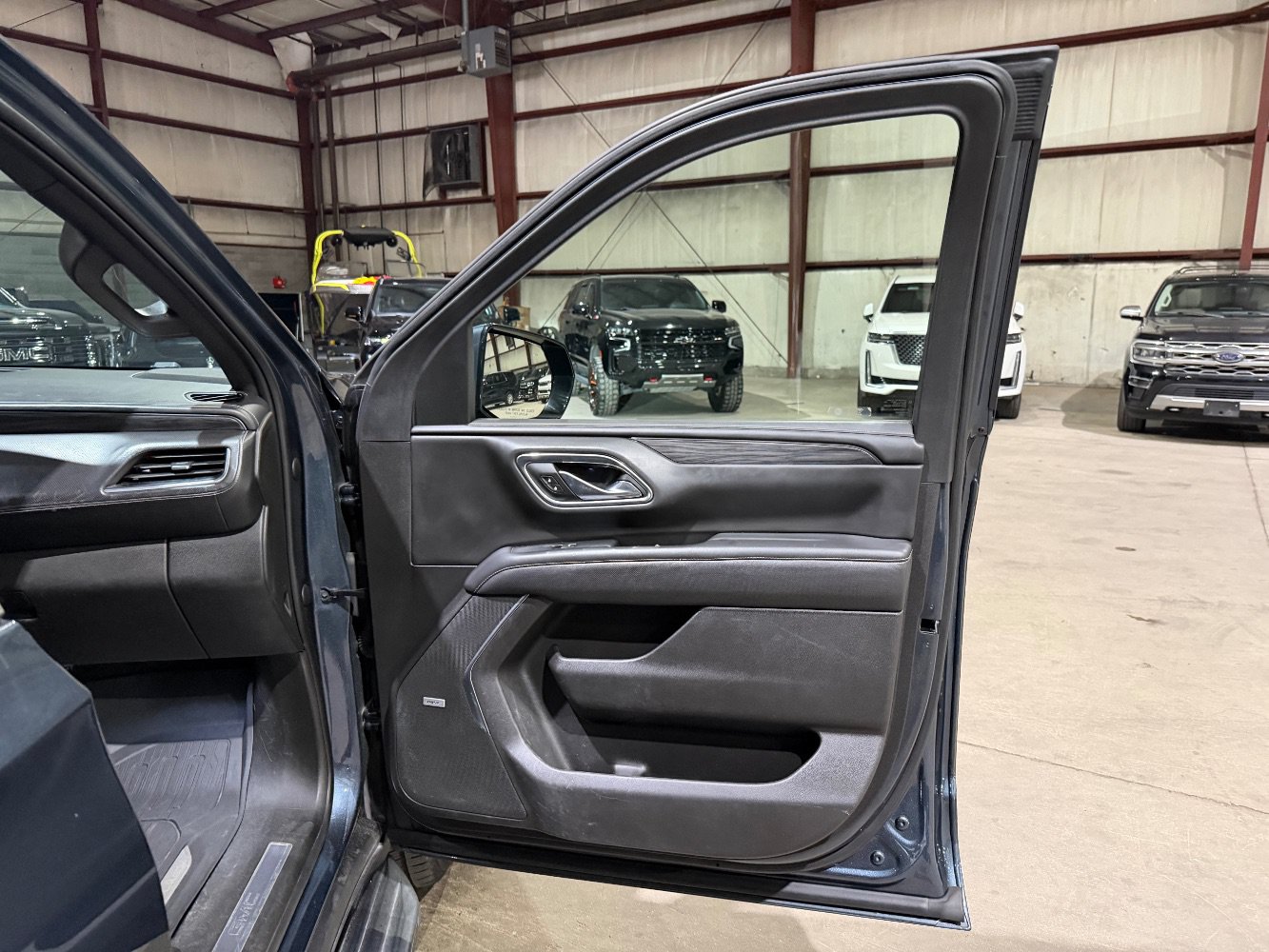 Used 2021 GMC Yukon SLT w/ SLT Luxury Plus Package RWD image 23