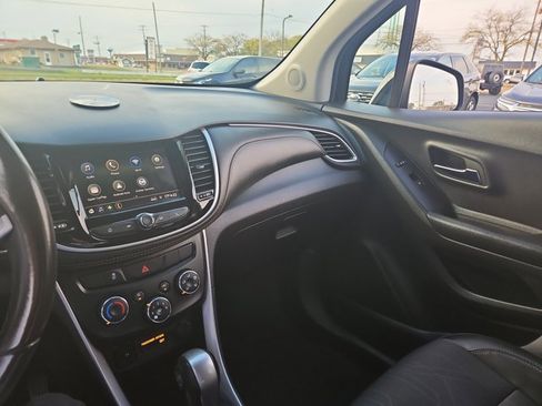 Used 2021 Chevrolet Trax LT w/ Redline Edition image 10