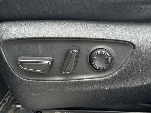 Used 2023 Toyota Highlander XLE image 30